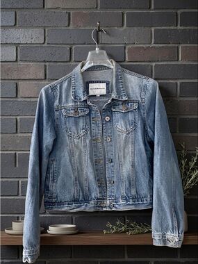 The Style Between Us Classic Lt Denim Jean Jacket - Blue Ladies Large